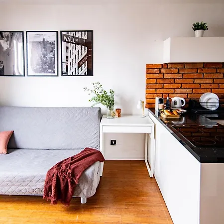 Center Modern Flat With Skyline View -15th Floor 아파트 *