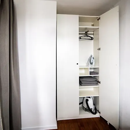 Center Modern Flat With Skyline View -15th Floor 아파트 *