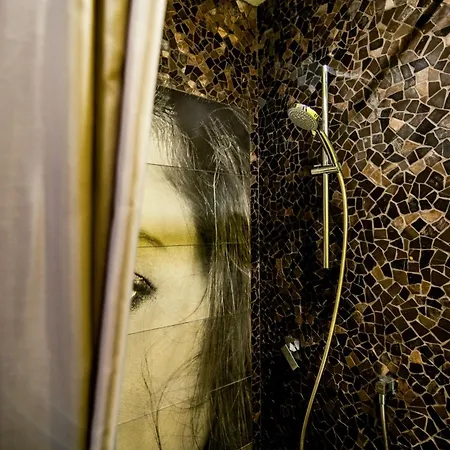 Center Modern Flat With Skyline View -15th Floor