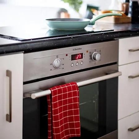 Center Modern Flat With Skyline View -15th Floor