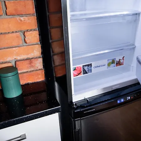 Center Modern Flat With Skyline View -15th Floor 아파트 *