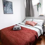 Center Modern Flat With Skyline View -15th Floor Apartment *
